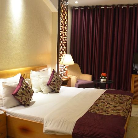 Hotel Emperor Palms New Delhi Exterior photo