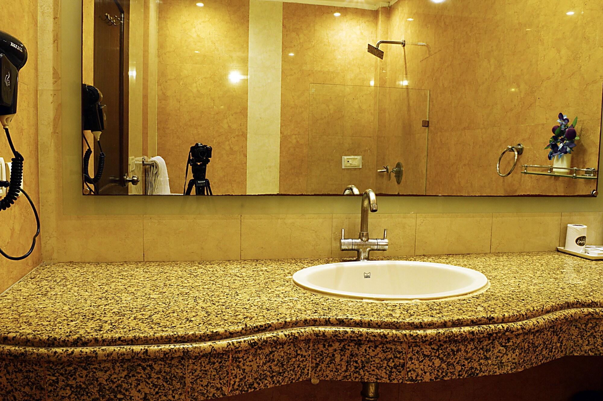 Hotel Emperor Palms New Delhi Exterior photo
