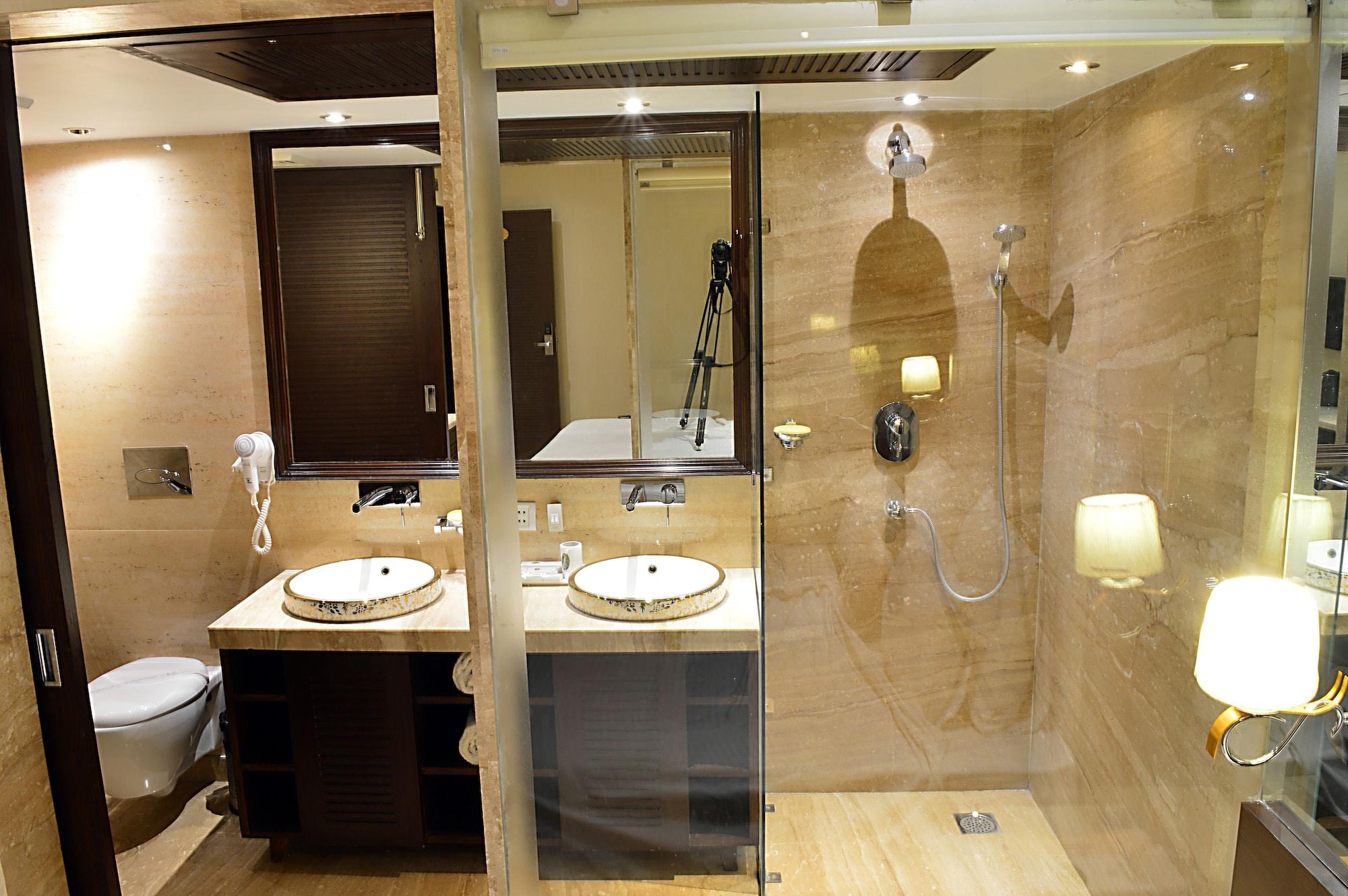 Hotel Emperor Palms New Delhi Exterior photo