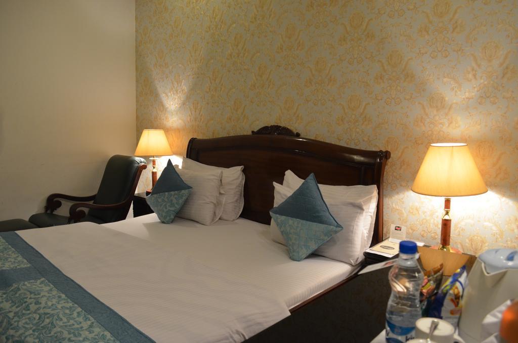 Hotel Emperor Palms New Delhi Exterior photo