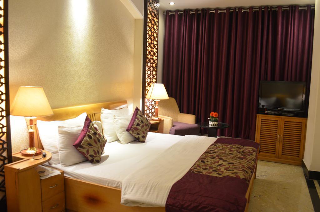 Hotel Emperor Palms New Delhi Exterior photo
