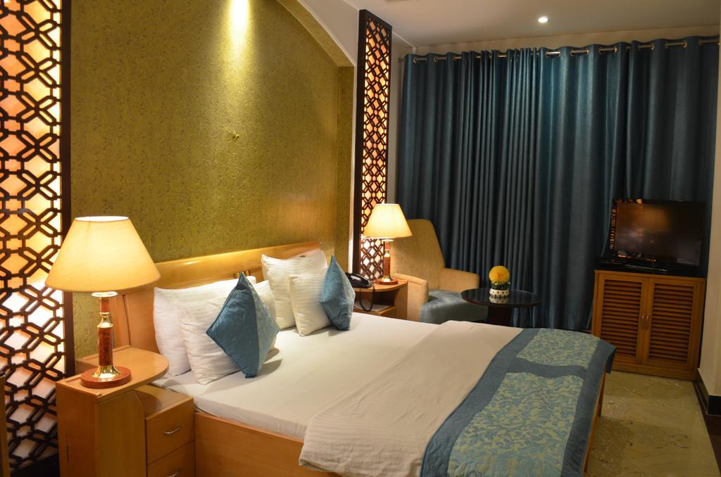 Hotel Emperor Palms New Delhi Exterior photo