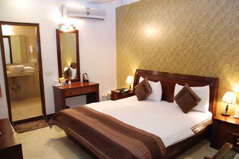 Hotel Emperor Palms New Delhi Exterior photo