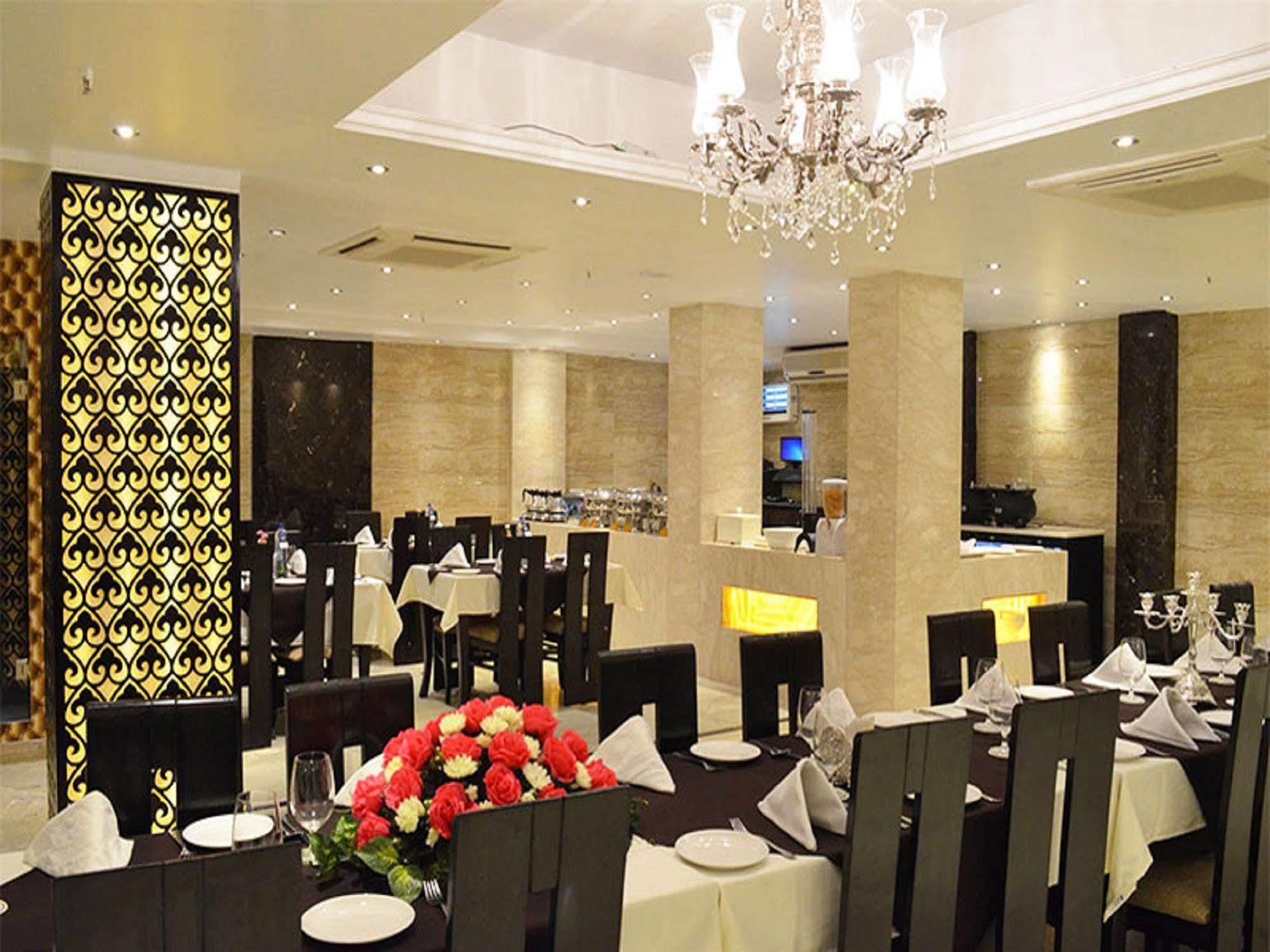 Hotel Emperor Palms New Delhi Exterior photo