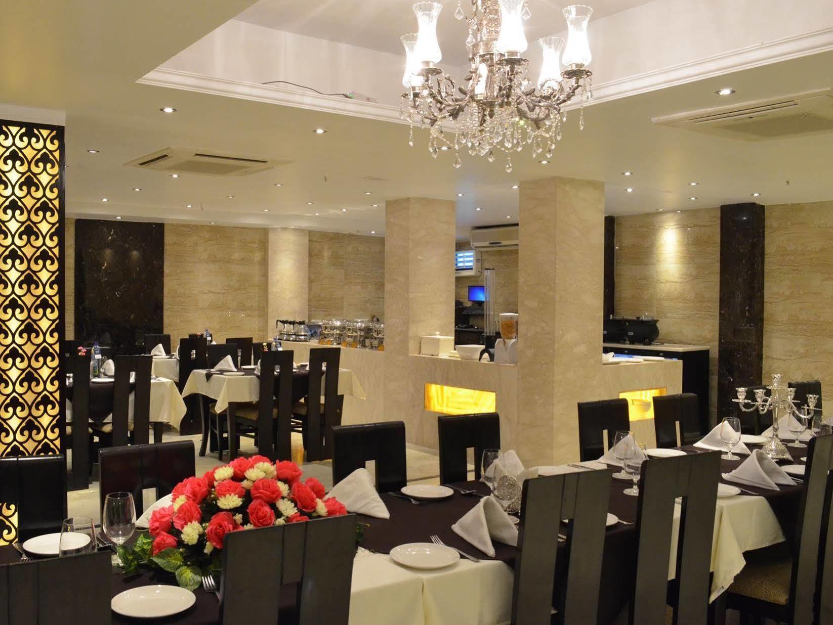 Hotel Emperor Palms New Delhi Exterior photo