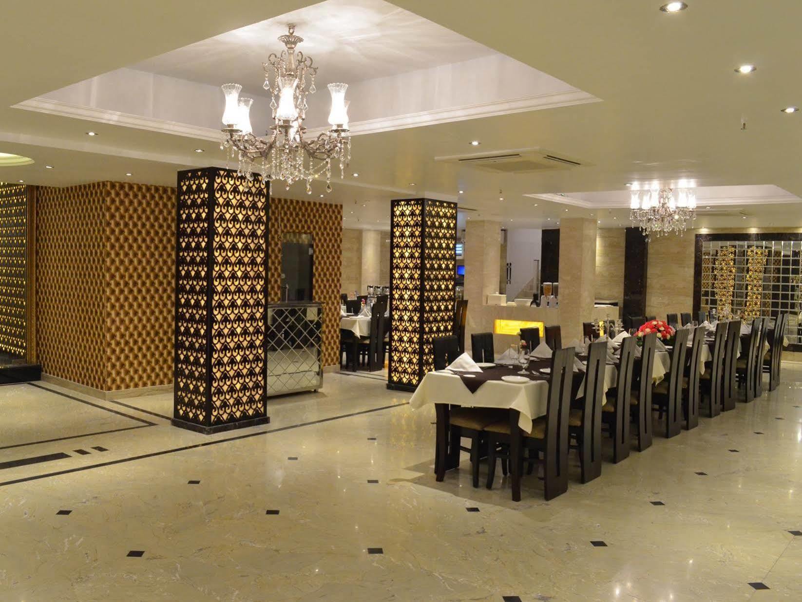 Hotel Emperor Palms New Delhi Exterior photo
