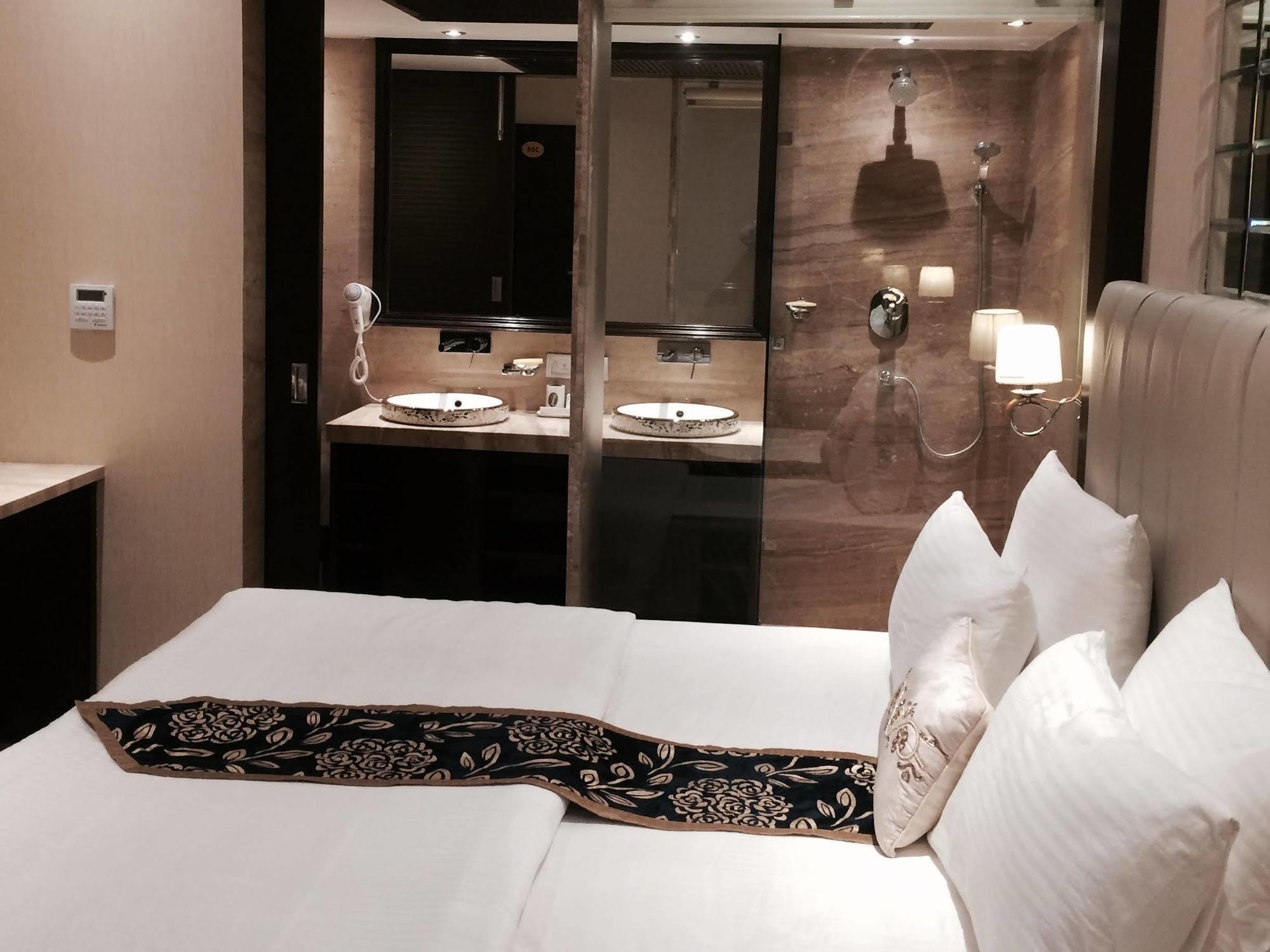 Hotel Emperor Palms New Delhi Exterior photo