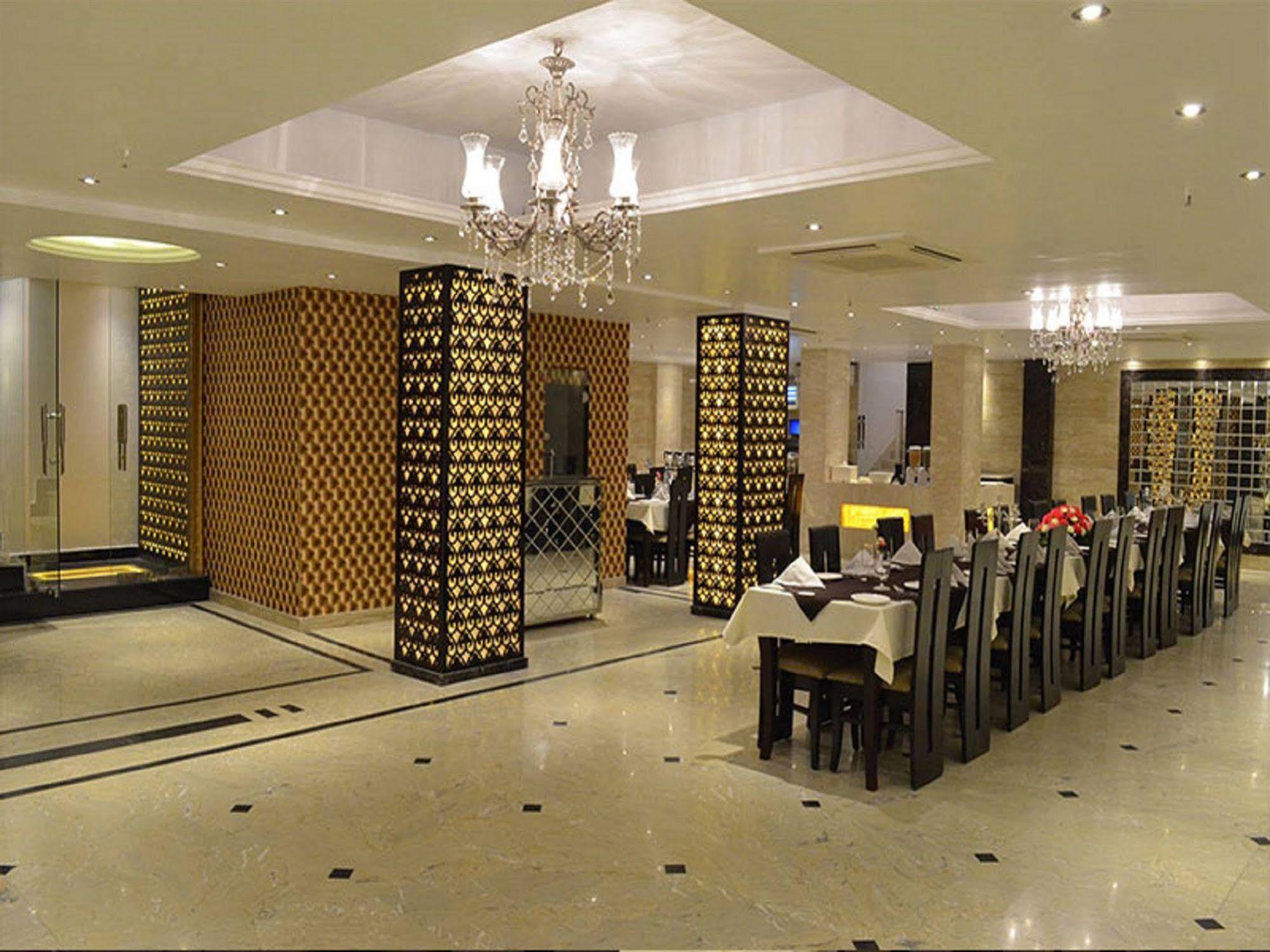Hotel Emperor Palms New Delhi Exterior photo
